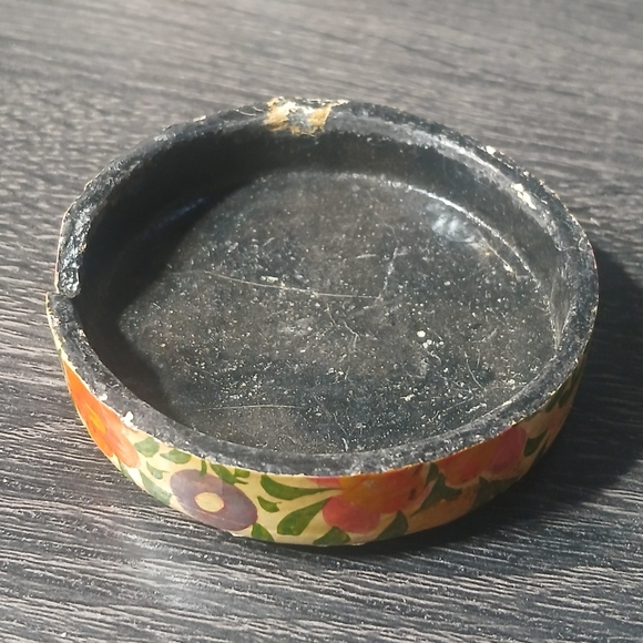 Vintage Floral Hand Painted Lacquered Paper Mache Trinket Box - Picture 11 of 12